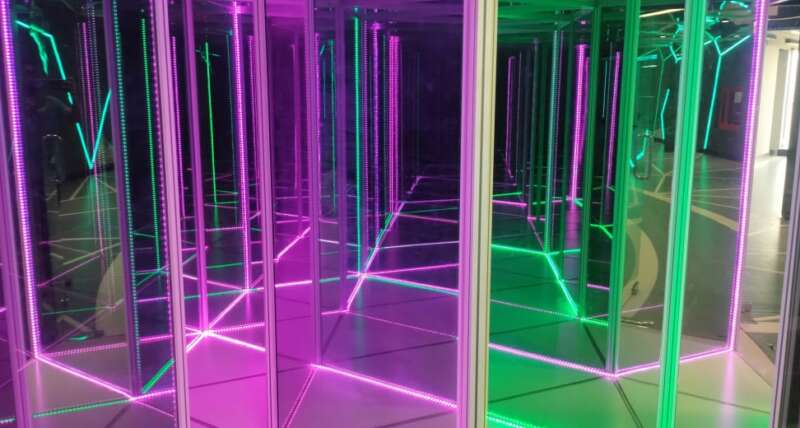 Mirror Maze